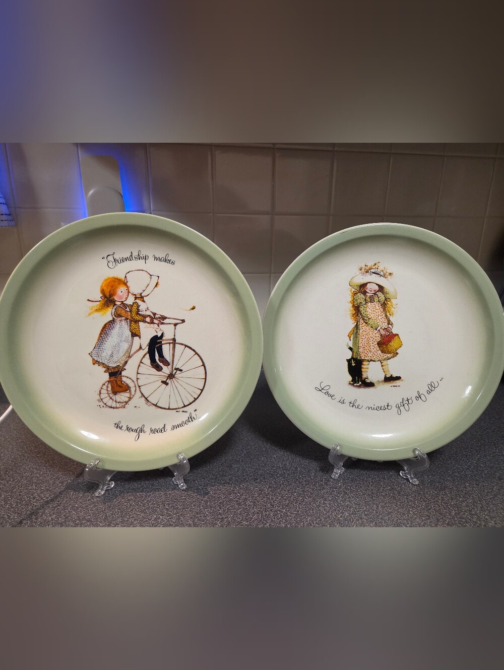 Holly Hobbie Plate Set – "Friendship & Love Quotes" (Set of 2)